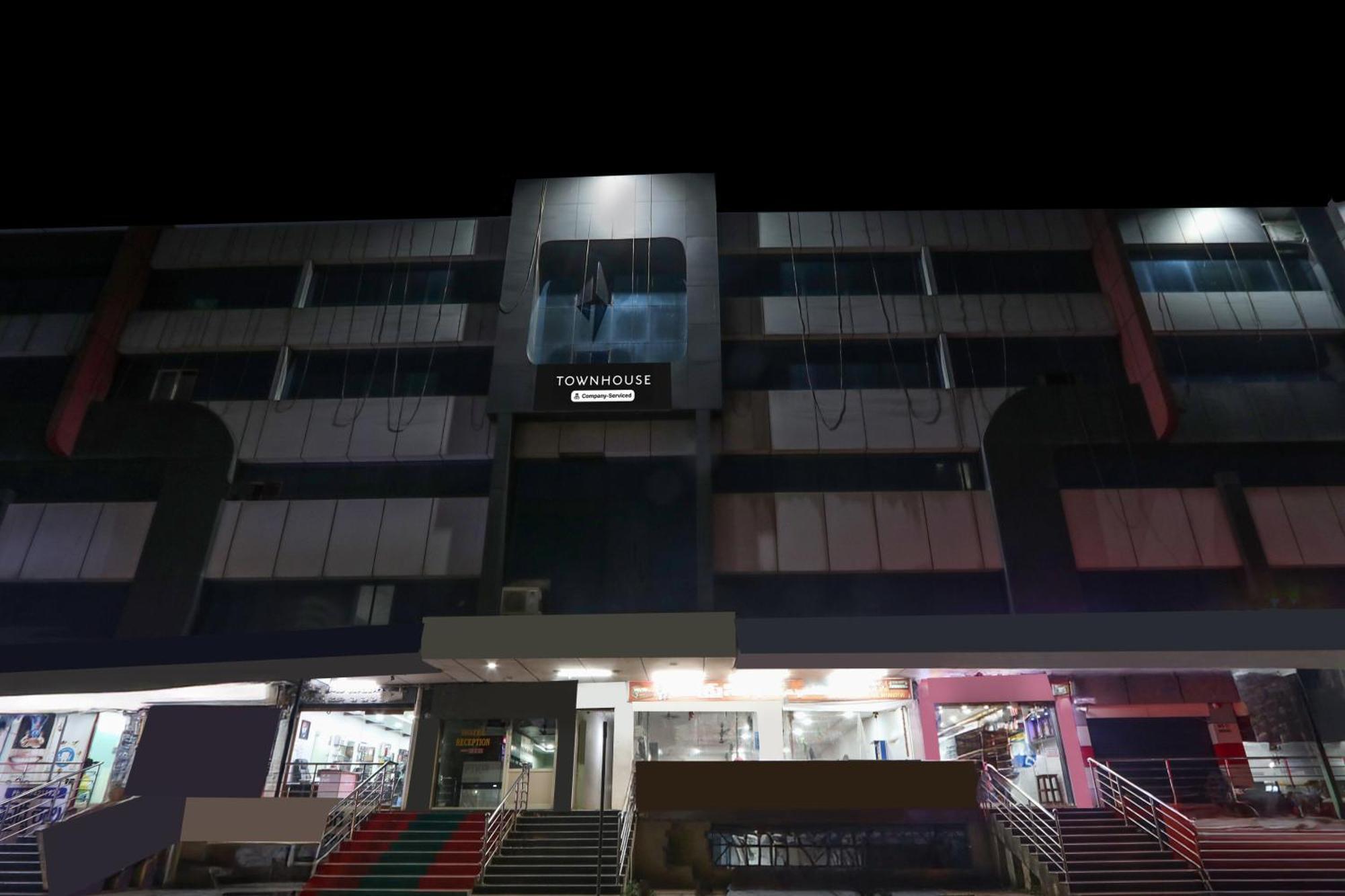 Super Townhouse Gudivada Formerly Sistla Exterior photo