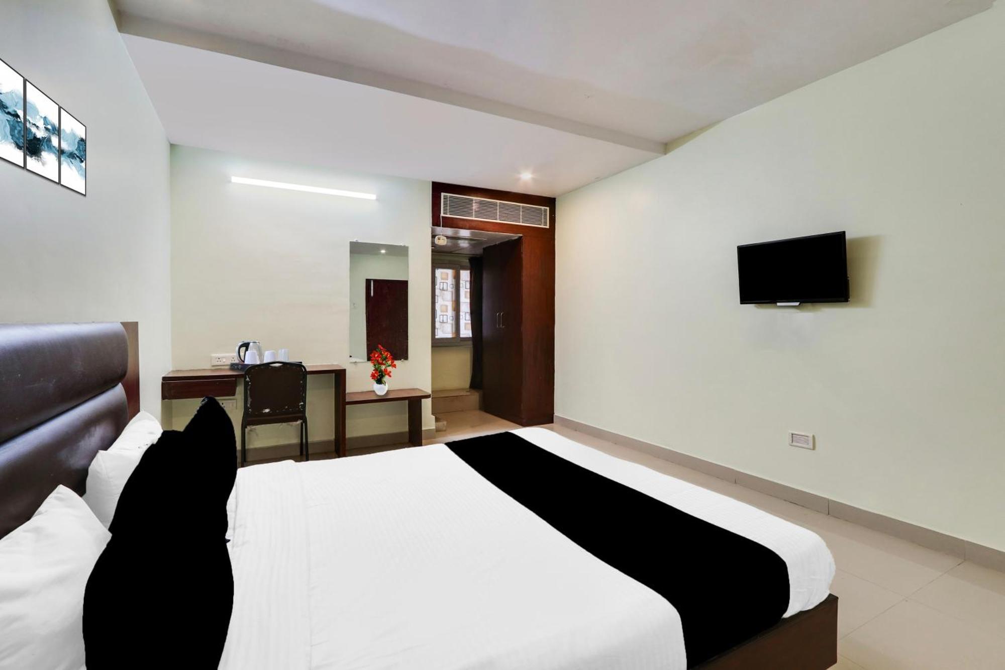 Super Townhouse Gudivada Formerly Sistla Exterior photo