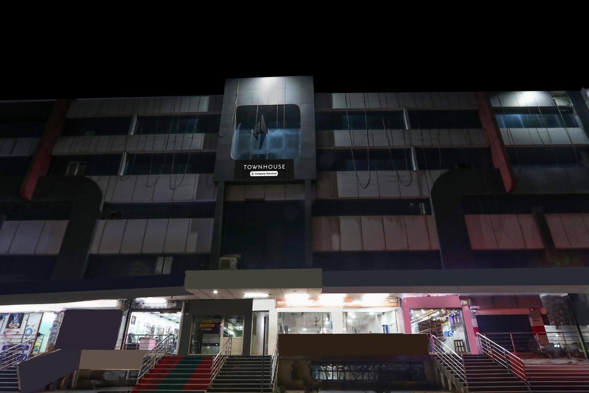 Super Townhouse Gudivada Formerly Sistla Exterior photo