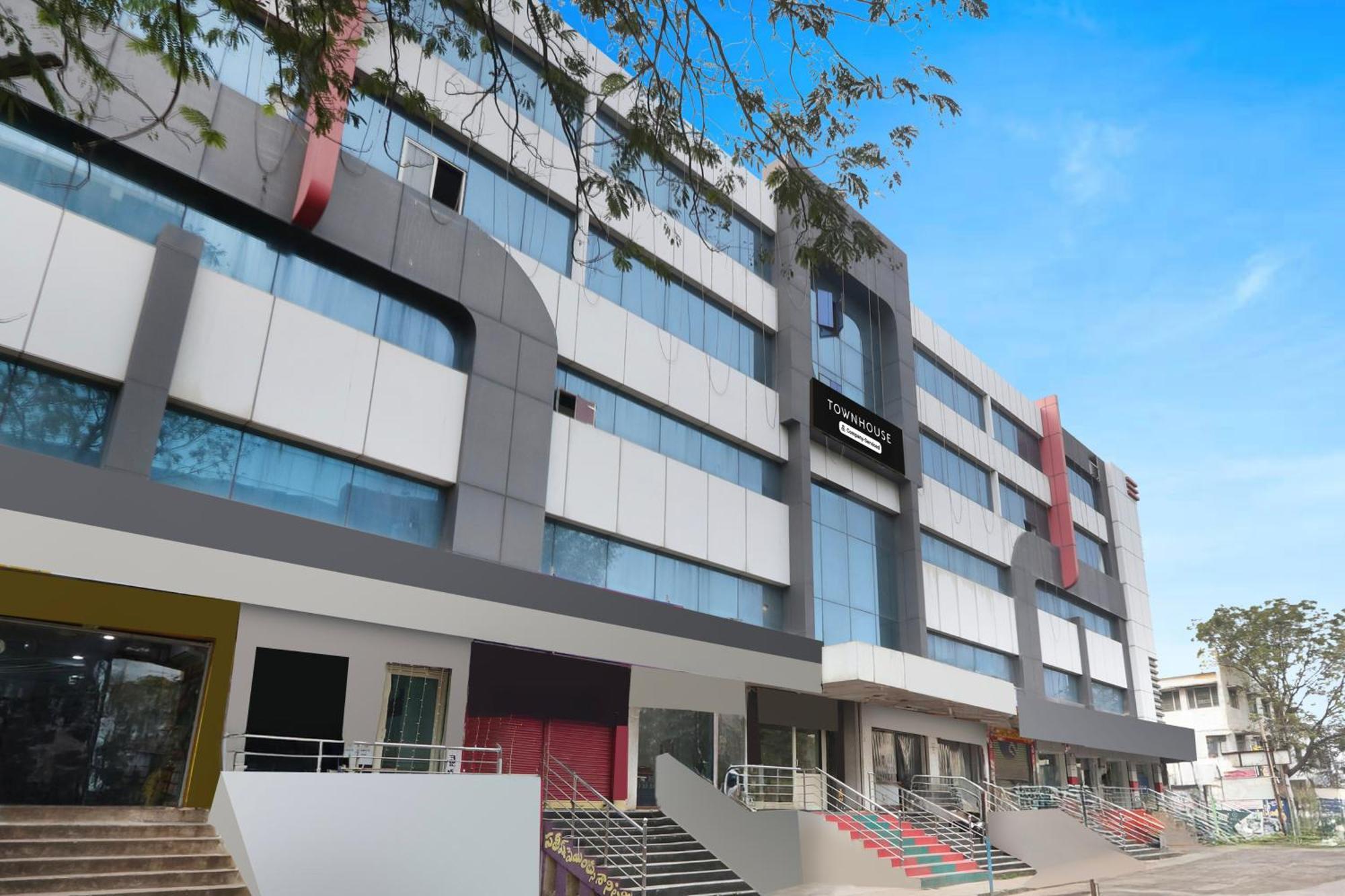 Super Townhouse Gudivada Formerly Sistla Exterior photo